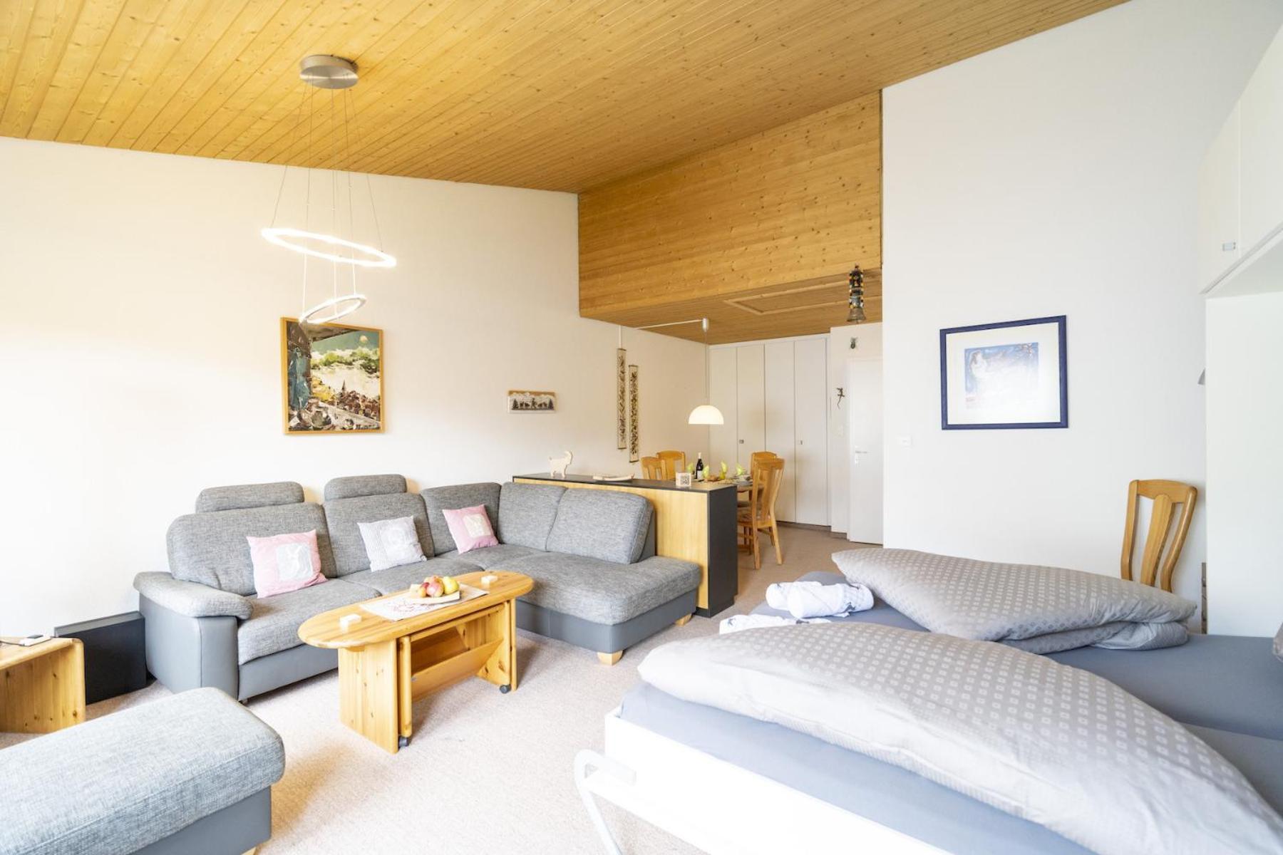True 8 Apartment *