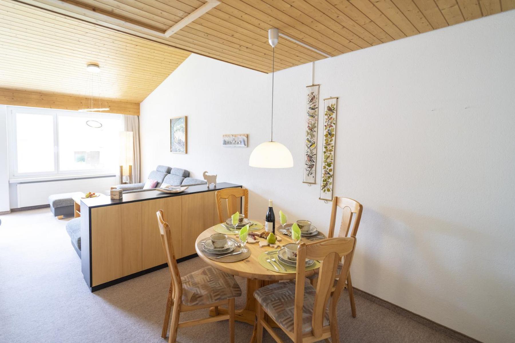 True 8 Apartment *